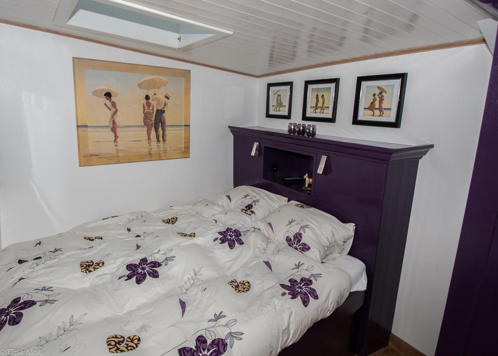 Historic Boat Langenort Hotel Harlingen Room photo